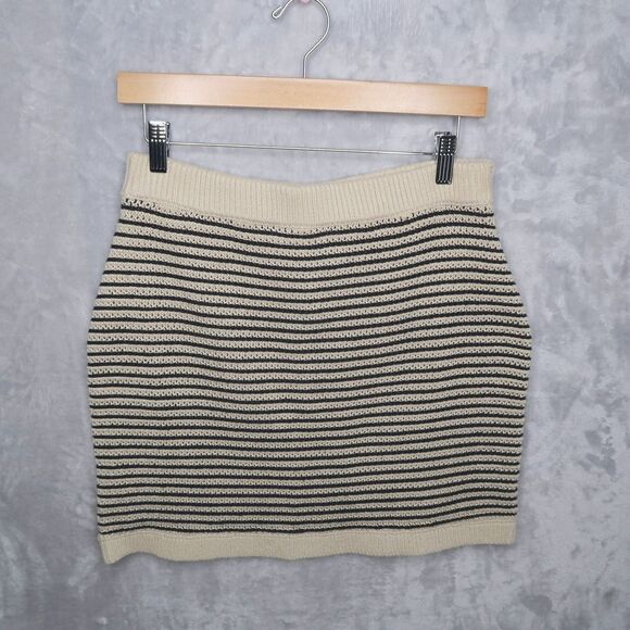 GAP NWT Striped Crochet Knit Mini Skirt Size S 100% Cotton Lined Neutral Tan - Picture 4 of 11